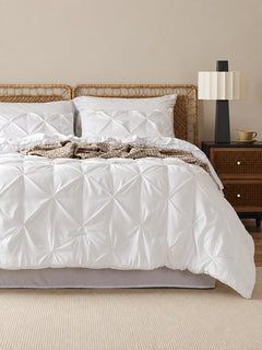 3-Piece Pinch Pleat Bedding Set – Cloud-Like Softness, Breathable Comfort & a Cozy, Inviting Bedroom