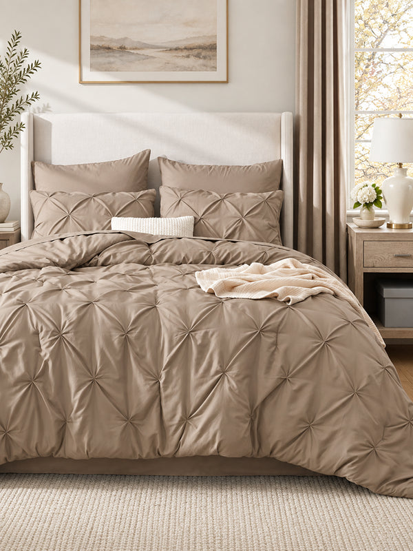 3-Piece Pinch Pleat Bedding Set – Cloud-Like Softness, Breathable Comfort & a Cozy, Inviting Bedroom