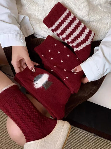 4-Pack Winter Women Socks Vintage Style Knit Wool Casual Socks Thick Warm red Socks