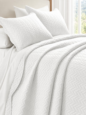 Lightweight Quilted Coverlet Bedspread Set