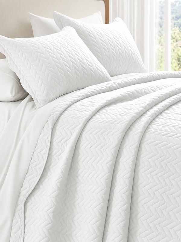 Lightweight Quilted Coverlet Bedspread Set
